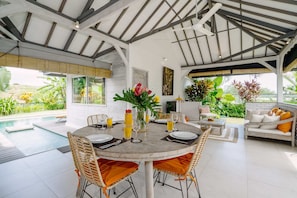 Villa, 2 grands lits | Restauration