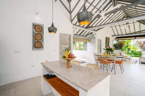 Villa Basic, 2 letti queen | Cucina privata | Frigorifero, microonde, piano cottura, macchina per tè/caffè