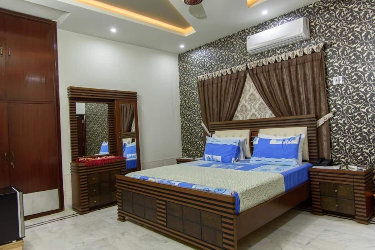 Habitación Deluxe con 1 cama doble o 2 individuales | Tabla de planchar con plancha y wifi gratis