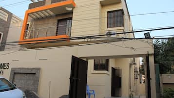 Fachada de la propiedad