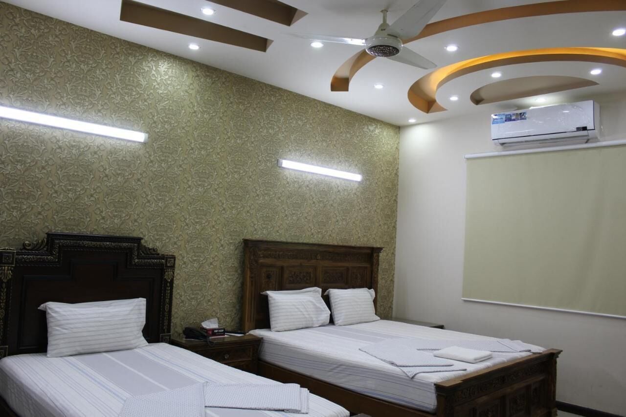 Deluxe Triple Room | Iron/ironing board, free WiFi