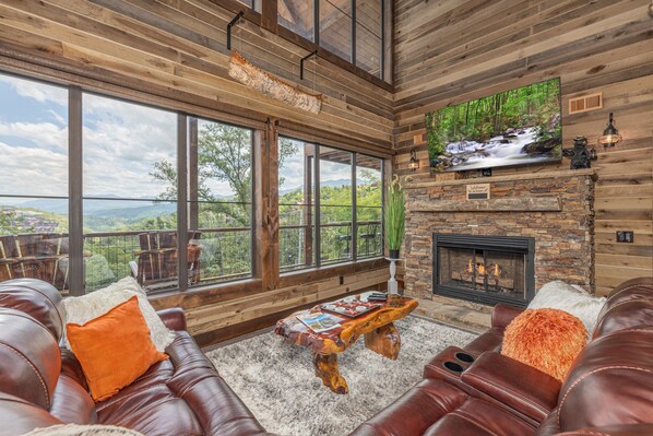 Smart TV, chimenea, videojuegos, mesa de ping pong