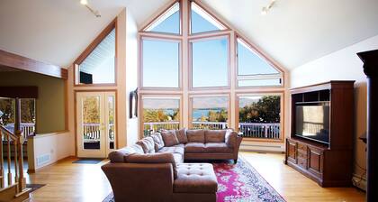 Lake George House with Beautiful Lake Views and Lake Access 6 Bedrooms 14 People