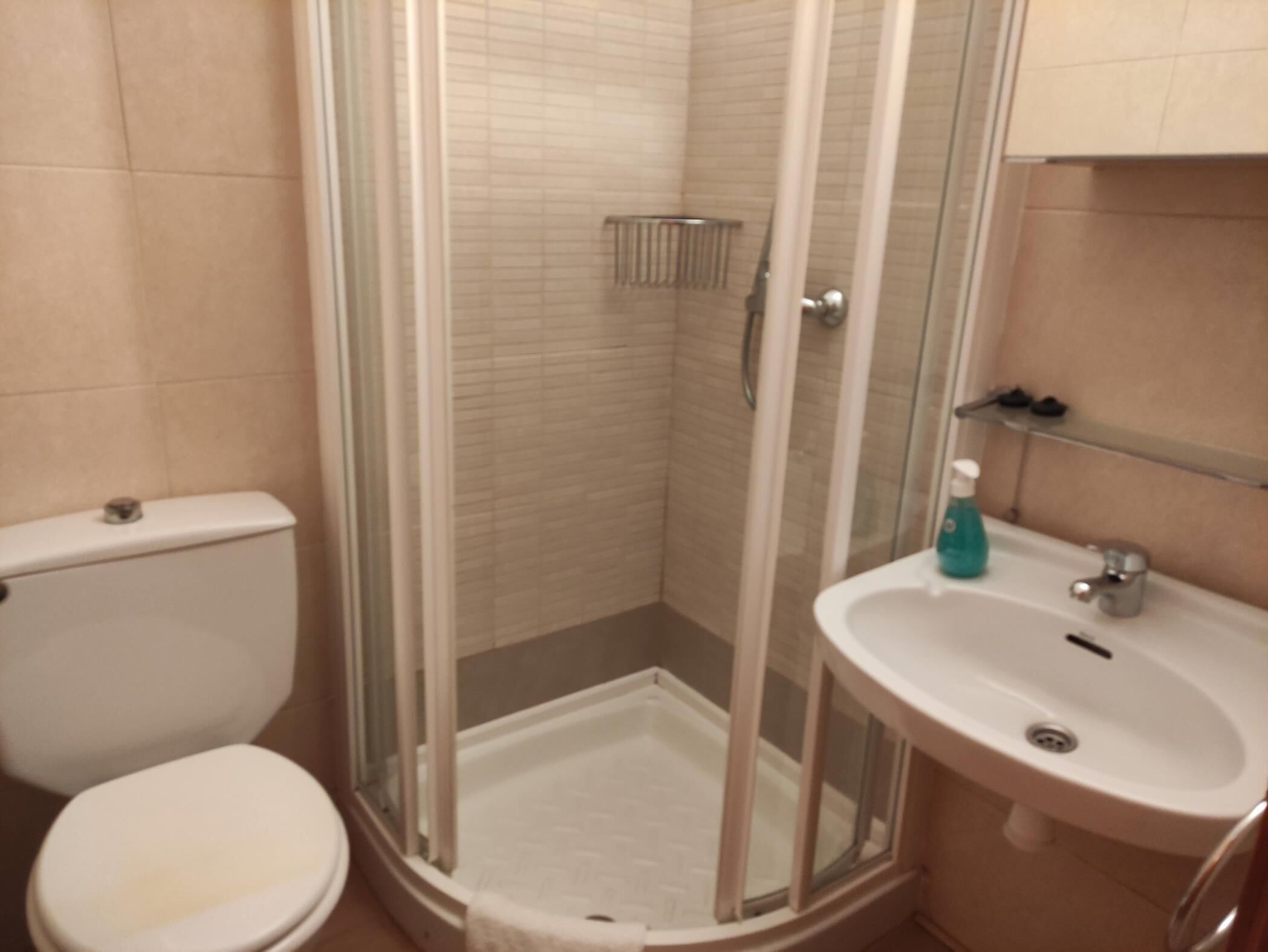 Bathtub, towels