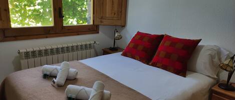 3 chambres, fer et planche Ă repasser, accĂšs Internet, draps fournis