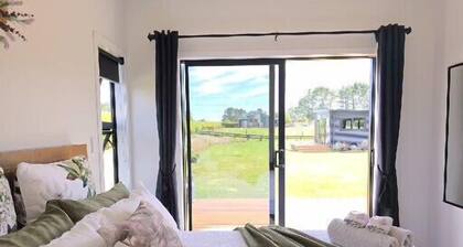 Peaceful On Pembroke - Your home away from home with stunning mountain view