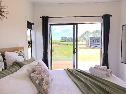 Peaceful On Pembroke - Your home away from home with stunning mountain view