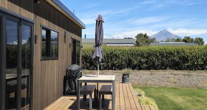 Peaceful On Pembroke - Your home away from home with stunning mountain view