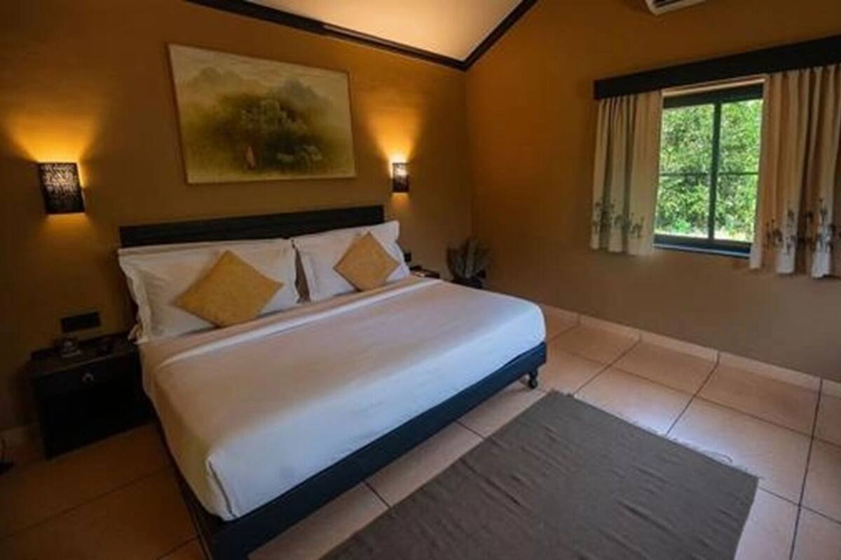 Premium bedding, Select Comfort beds, free minibar items, in-room safe