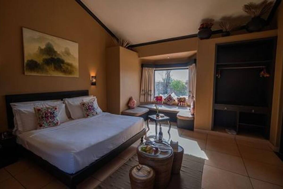 Premium bedding, Select Comfort beds, free minibar items, in-room safe
