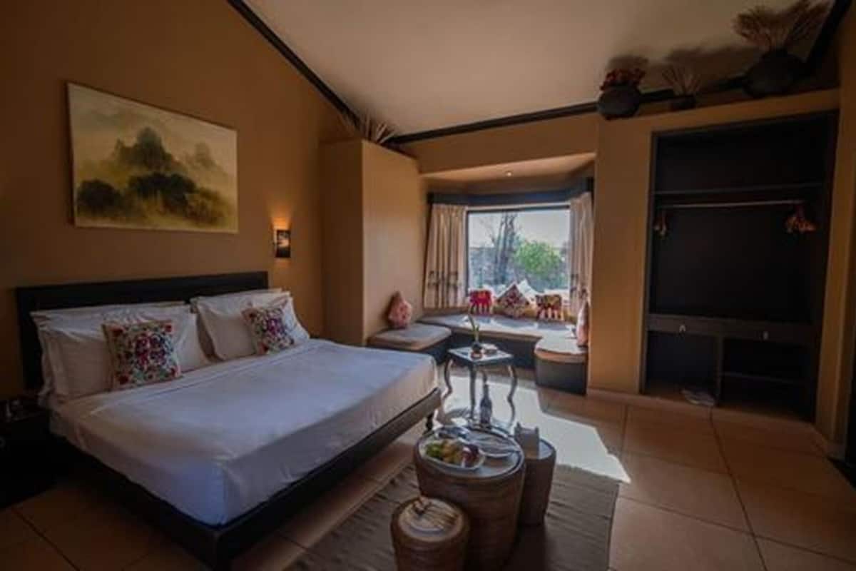 Premium bedding, Select Comfort beds, minibar (some free items)