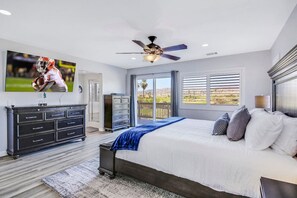 5 Schlafzimmer, Schreibtisch, Bügeleisen/Bügelbrett, Reisekinderbett