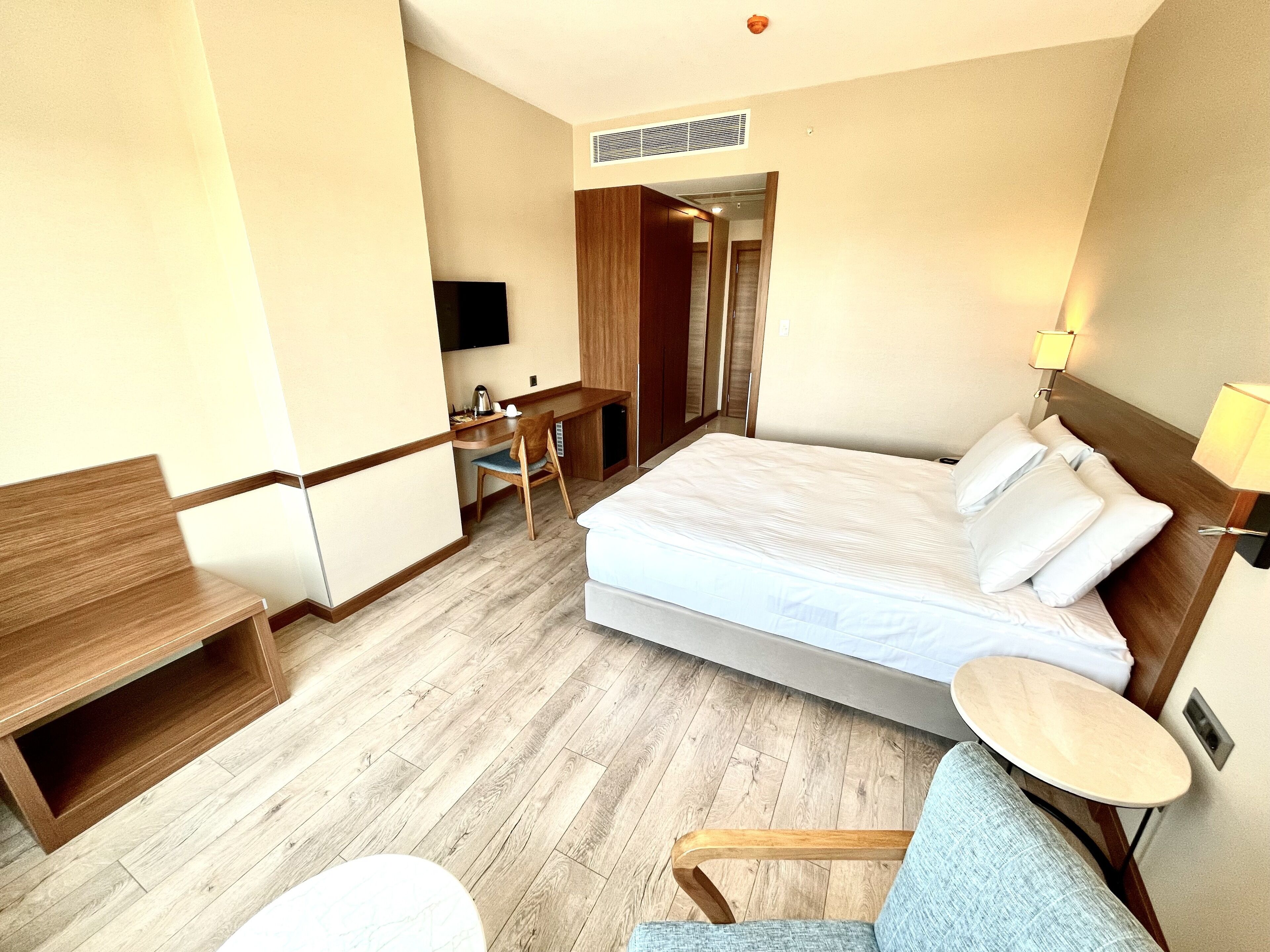 superior double room, river view | desk, free wifi