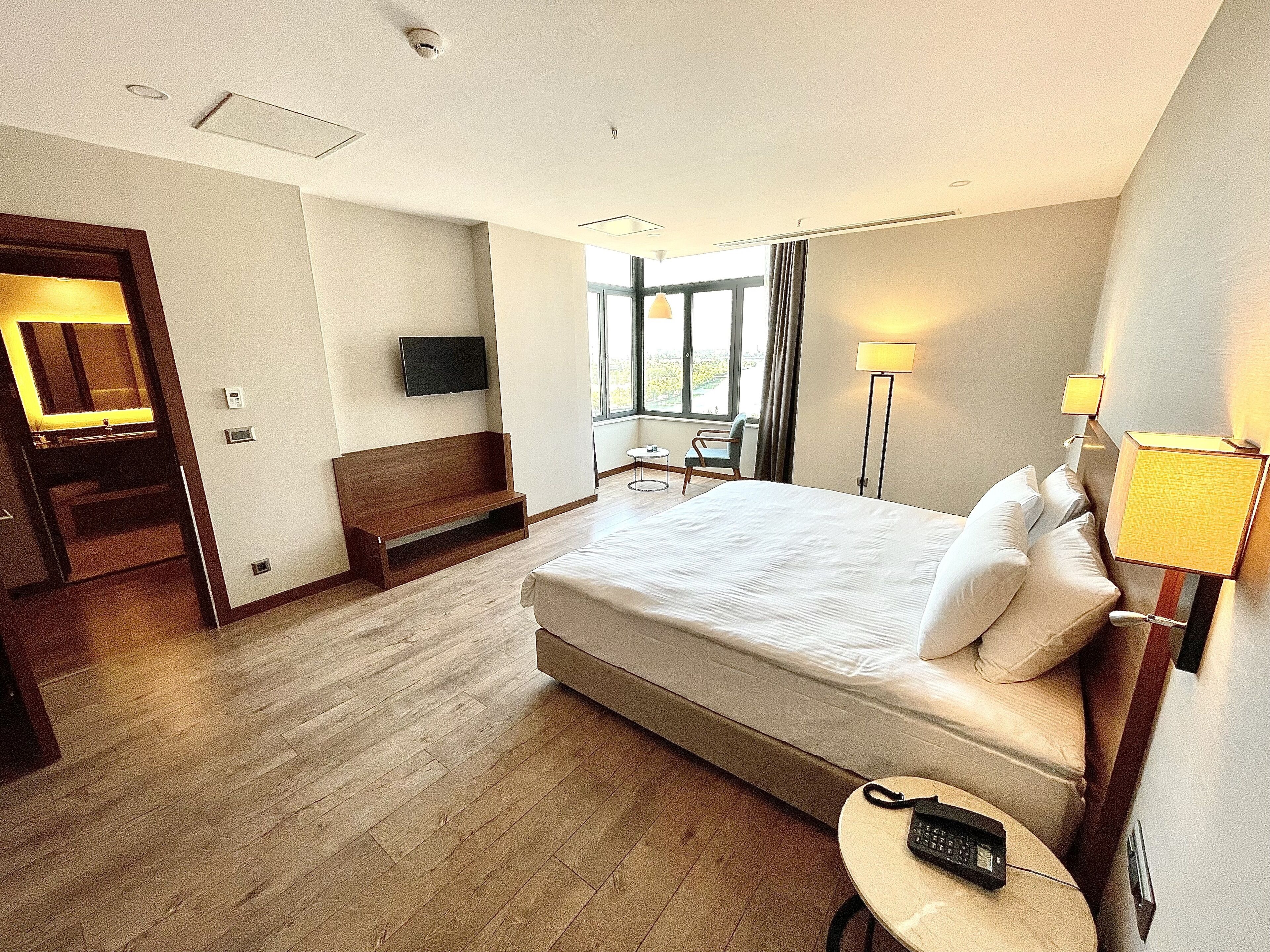 grand suite | desk, free wifi