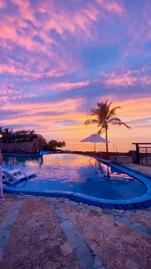 حمّام سباحة خارجي