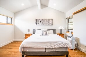 3 bedrooms, free WiFi, bed sheets - Walk to Historic Main Street, Private Hot Tub, World Class Resorts Minutes Away! (Park City)