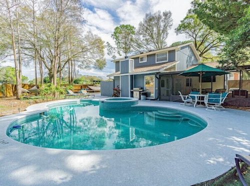 Perfect Location Heated Pool House