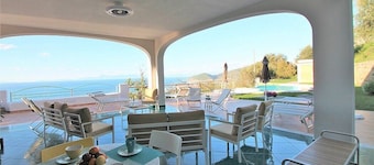 Villa Gaia: A bright and sunny two-story villa located on the slope of a hill, facing the sea, with Free WI-FI.
