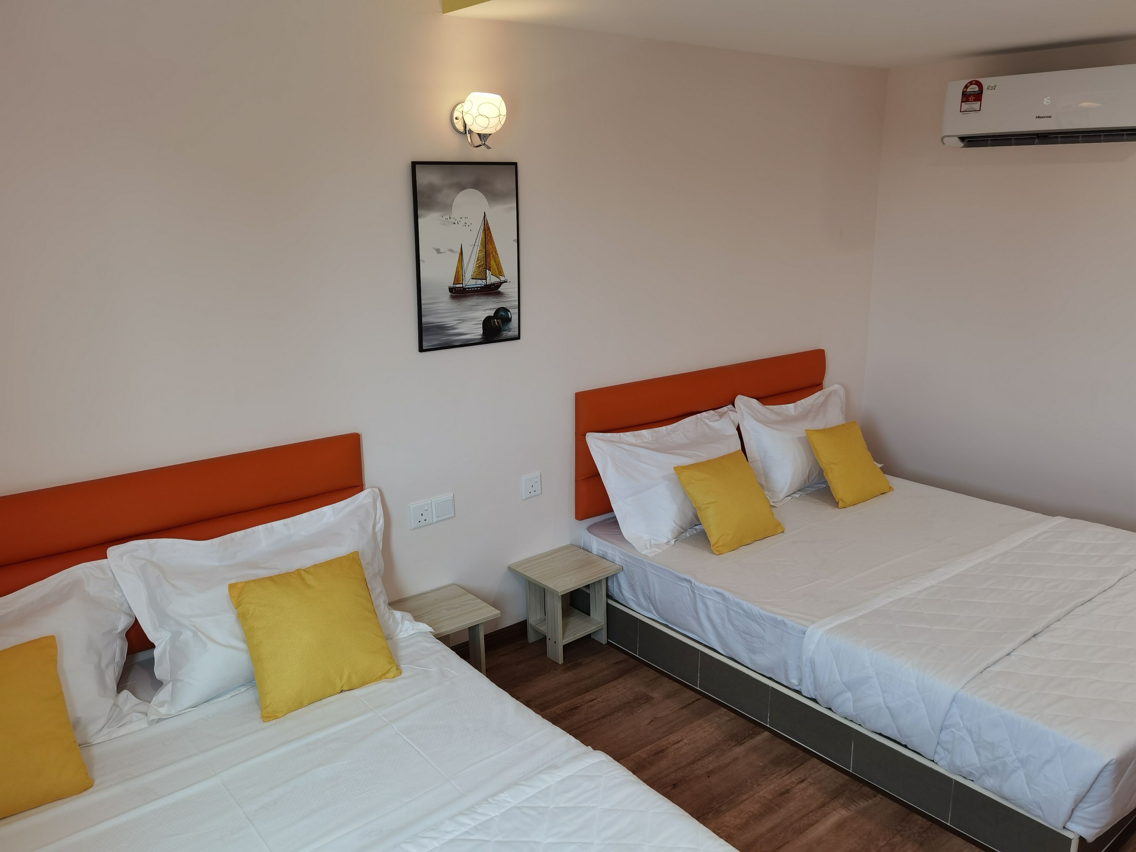 Family Room | Desk, free WiFi, bed sheets