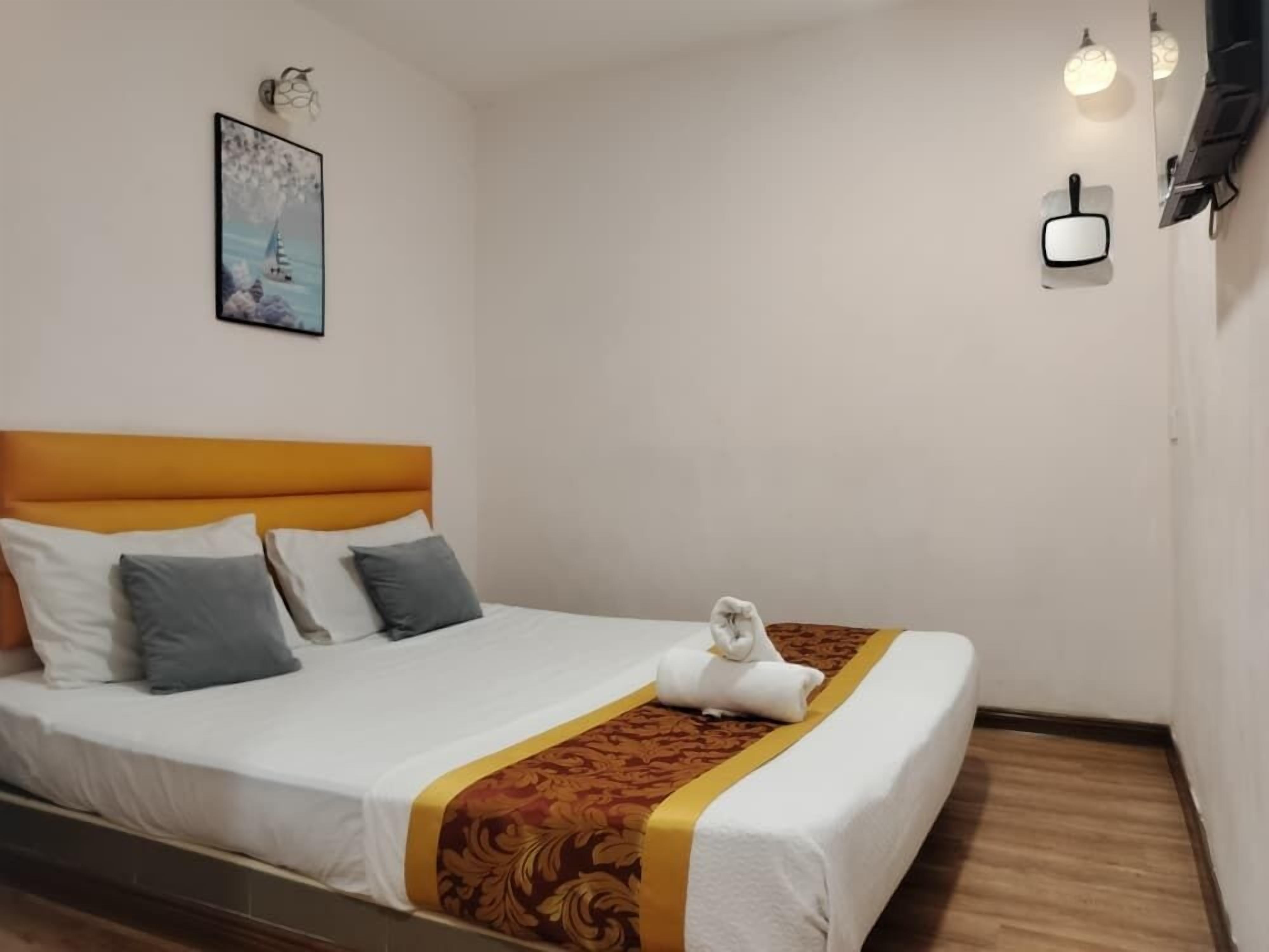 Desk, free WiFi, bed sheets