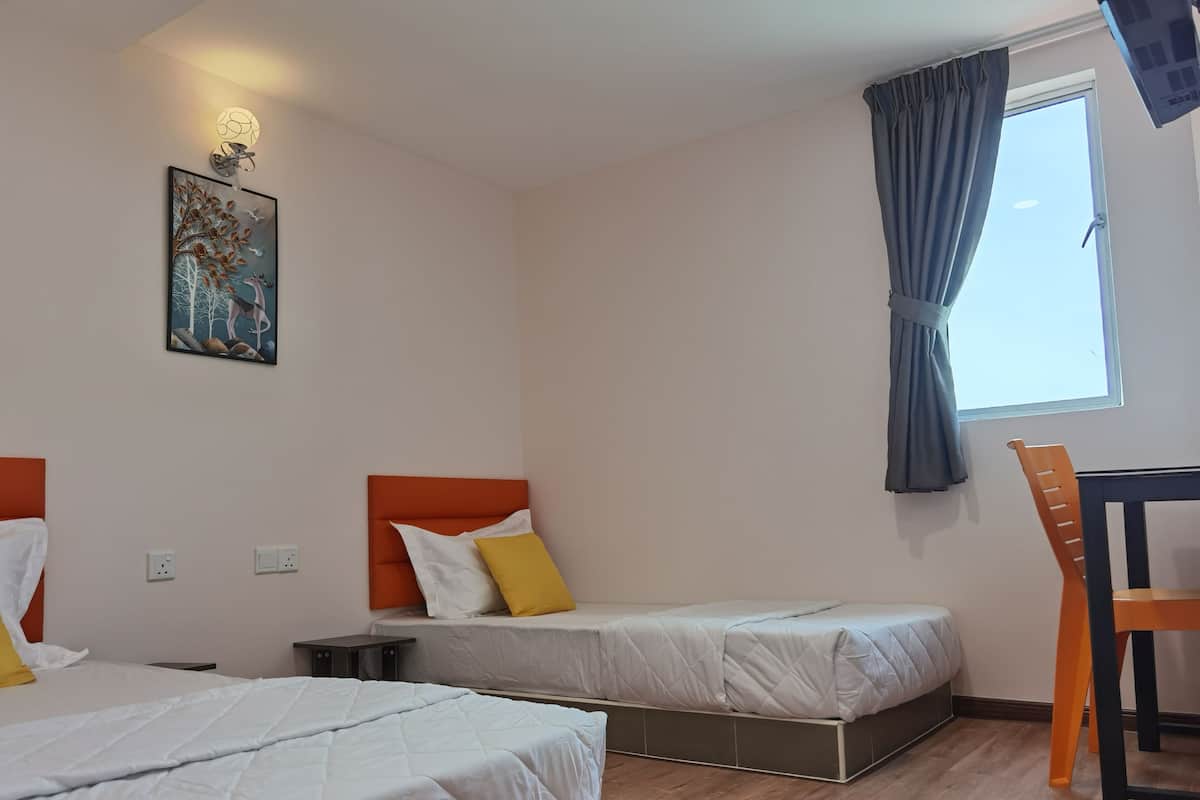 Standard Twin Room | Desk, free WiFi, bed sheets