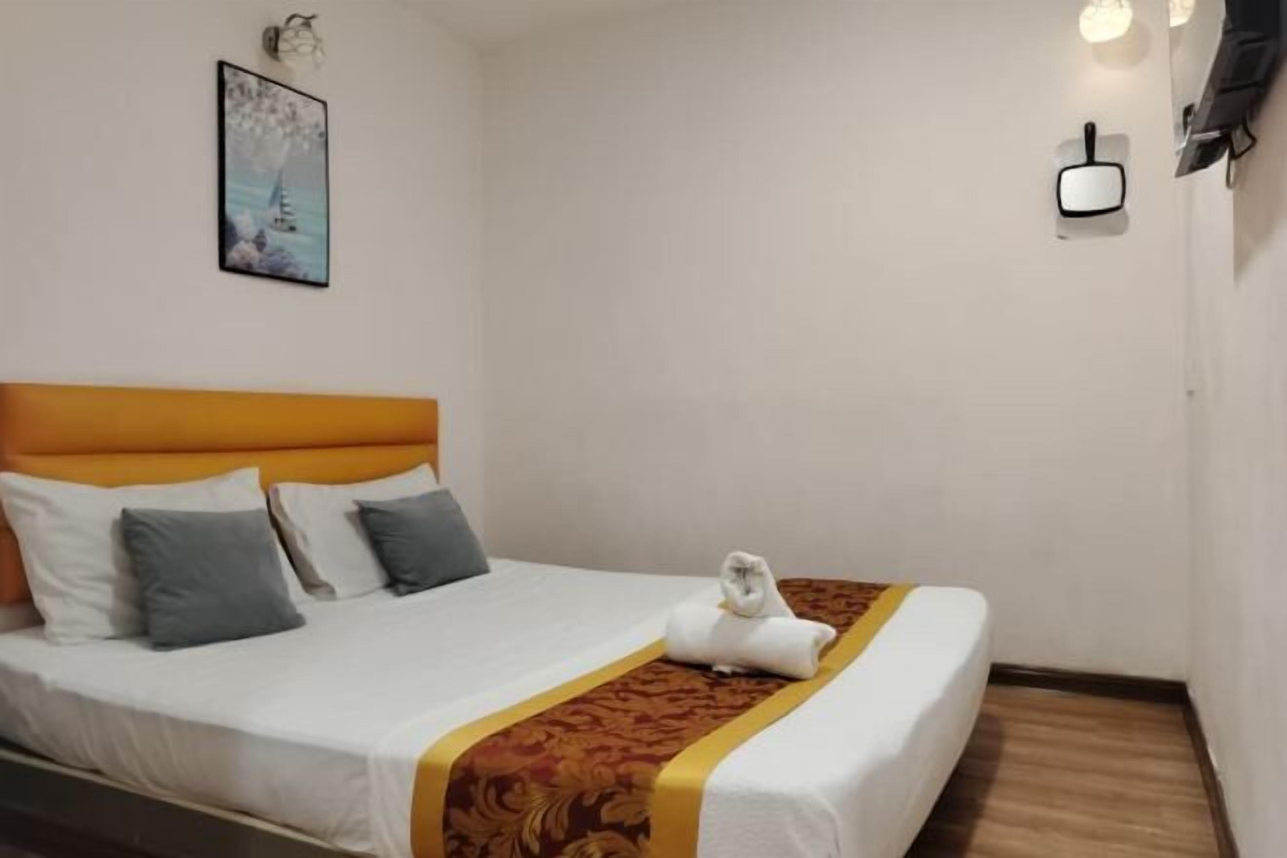 Desk, free WiFi, bed sheets