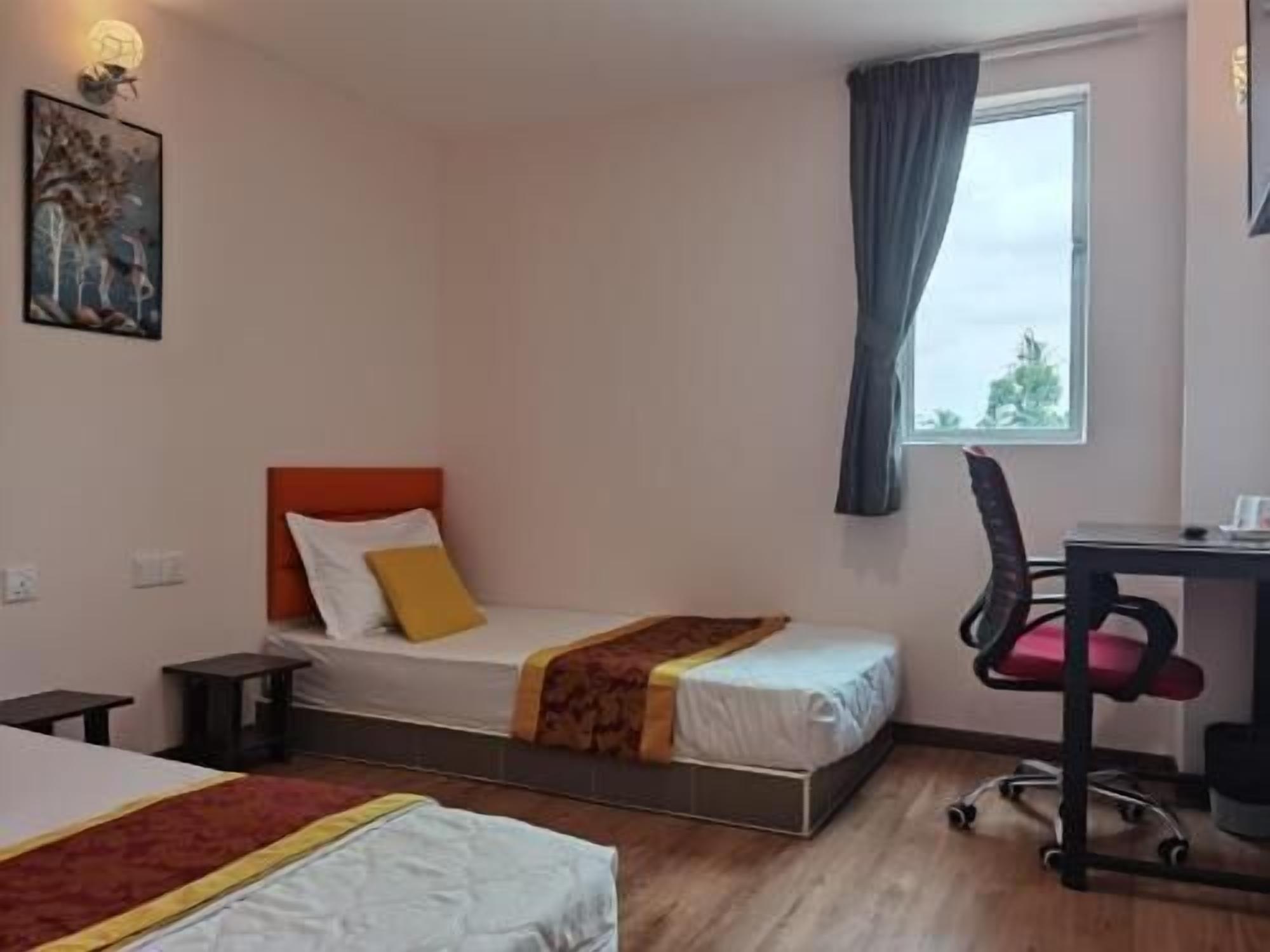 Escritorio, wifi gratis y ropa de cama 