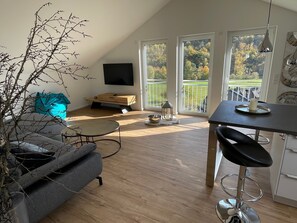 Unclassified image, 5 of 49, button