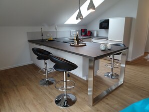 Kühlschrank, Mikrowelle, Geschirrspüler