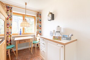 Unclassified image, 5 of 9, button