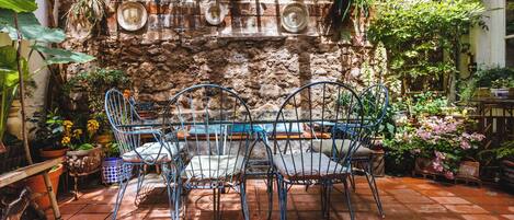 屋外ダイニングエリア