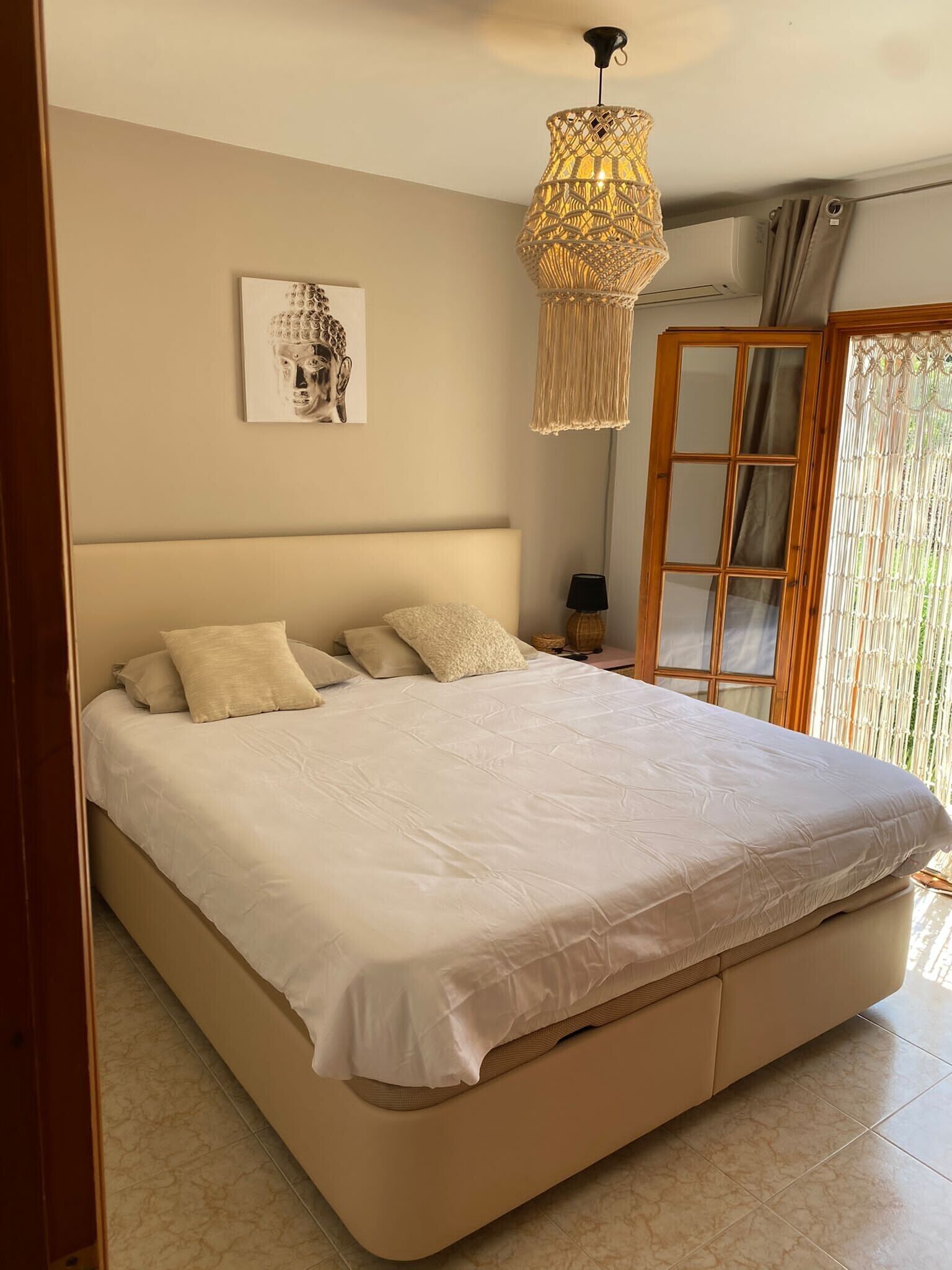 5 bedrooms, desk, iron/ironing board, free WiFi