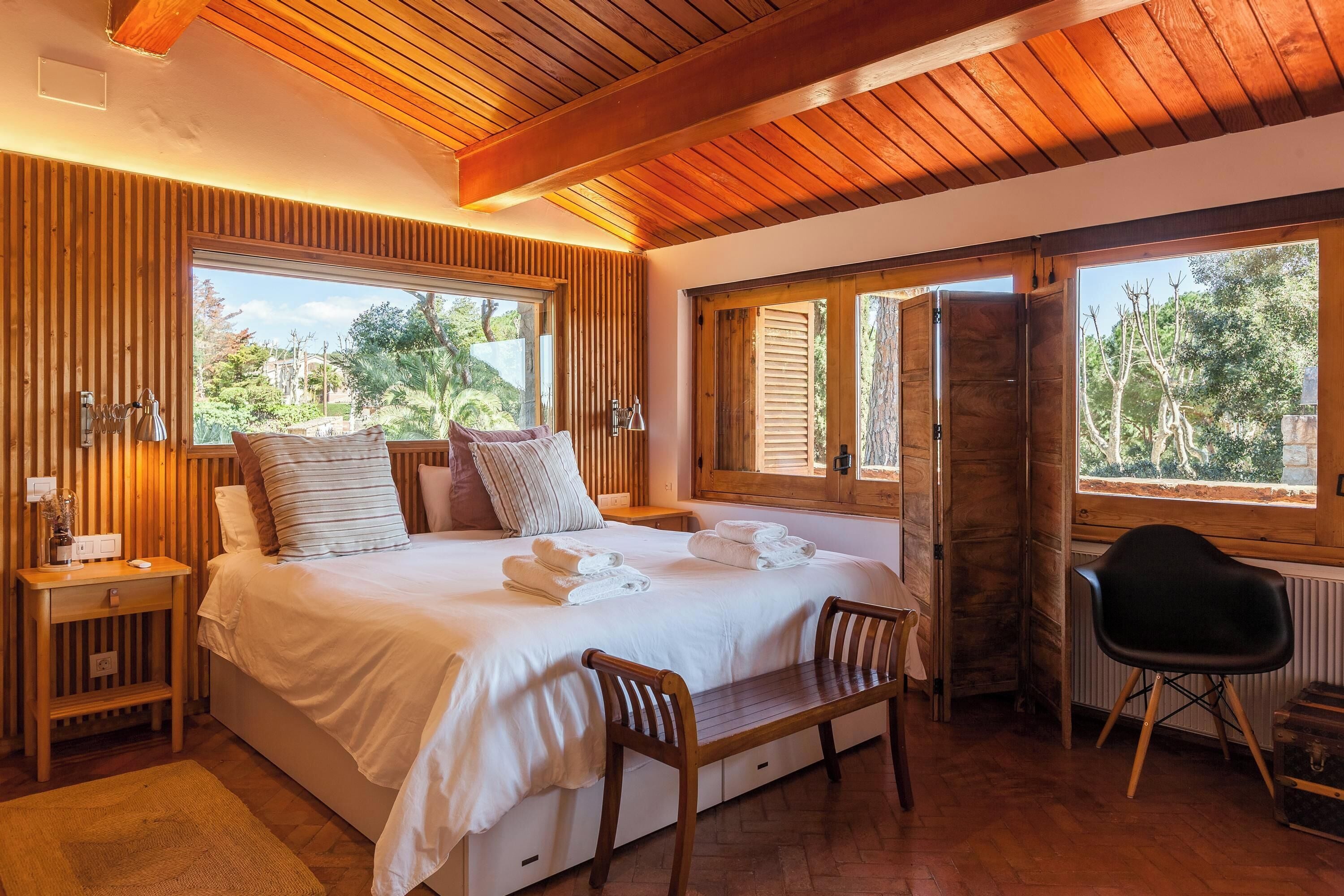 5 slaapkamers, een strijkplank/strijkijzer, gratis wifi, beddengoed