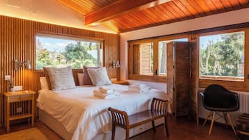 5 bedrooms, iron/ironing board, free WiFi, bed sheets