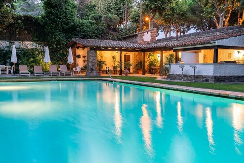 Stunning Villa 'Barcelona Country House' with Large Pool, Terrace A/C & Wi-Fi