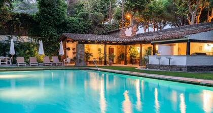 Stunning Villa 'Barcelona Country House' with Large Pool, Terrace A/C & Wi-Fi
