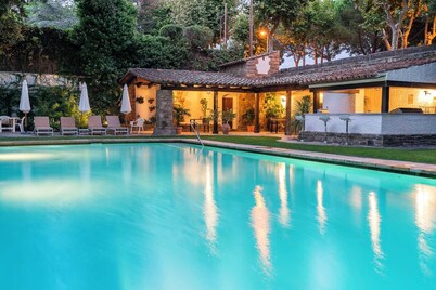 Stunning Villa 'Barcelona Country House' with Large Pool, Terrace A/C & Wi-Fi