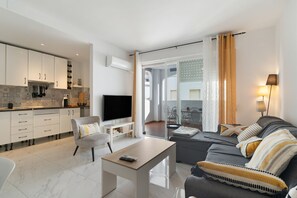A modern apartment with a kitchen, dining area, and living room. - Holiday Apartment "Casa Chana" with Terrace, Shared Pool and Jacuzzi (Almunecar)