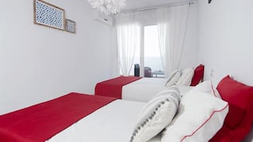 3 bedrooms, iron/ironing board, free WiFi