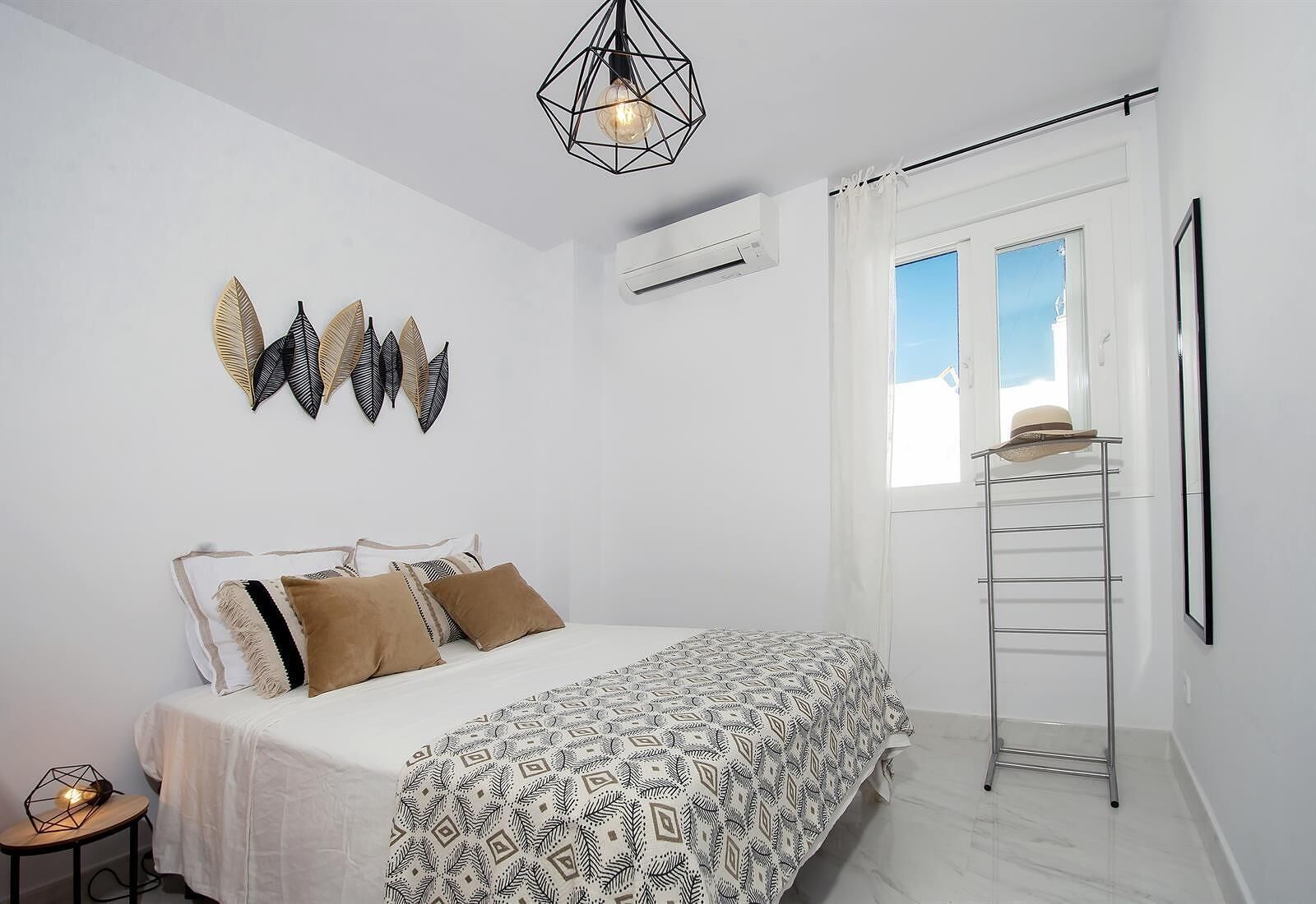 3 slaapkamers, een strijkplank/strijkijzer, gratis wifi, beddengoed