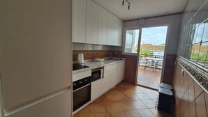 Private kitchen - Holiday Home 'Vista Marina' with Mountain Views, Garden and Wi-Fi (La Herradura)