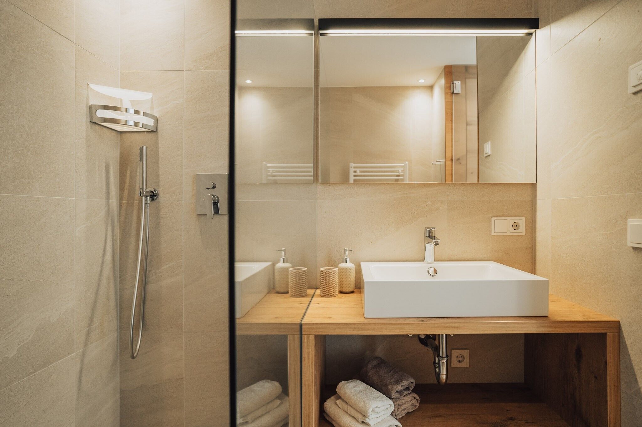 Douche, serviettes fournies