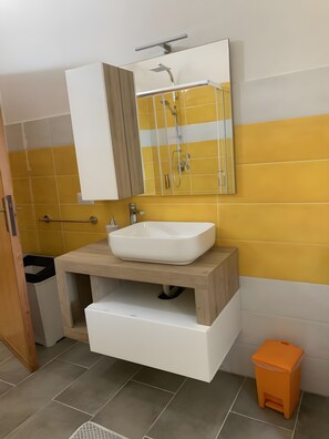 Shower, towels