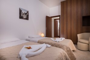 5 bedrooms, in-room safe, iron/ironing board, free WiFi