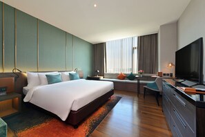 Zimmersafe, Schreibtisch, laptopgeeigneter Arbeitsplatz