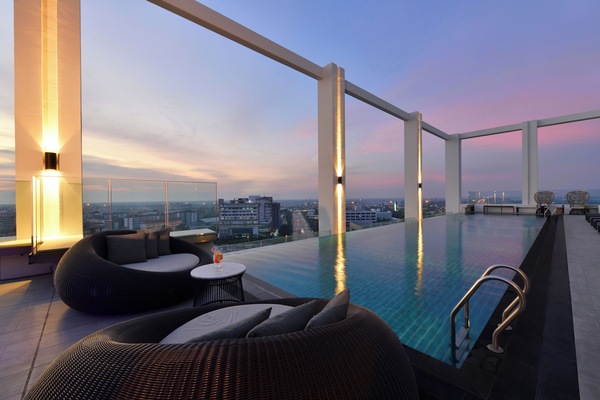 Outdoor pool, sun loungers