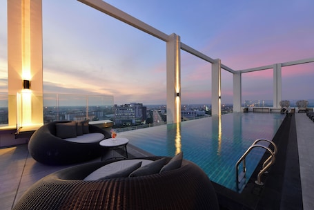 Outdoor pool, sun loungers