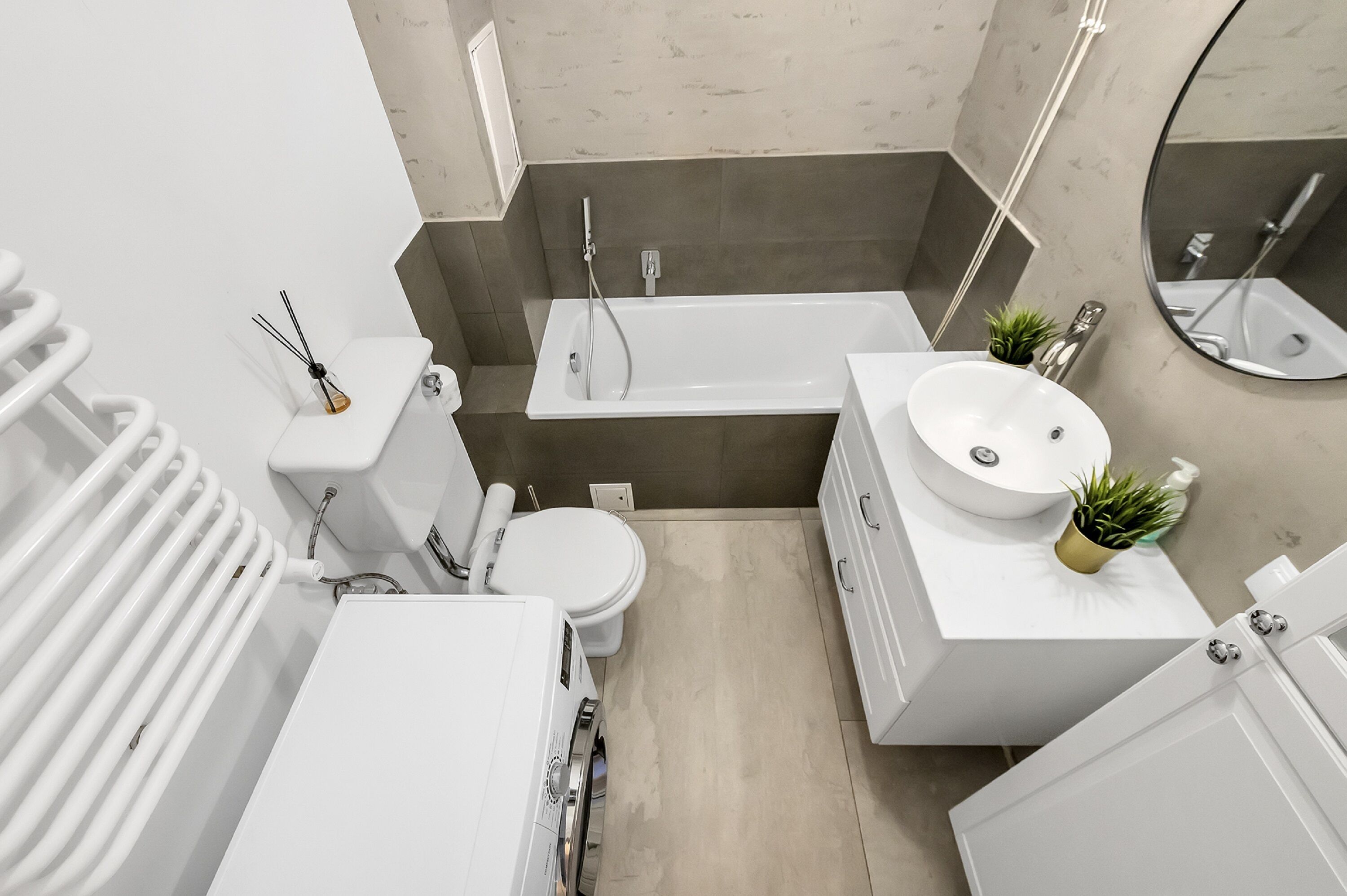 Departamento Confort | Baño | Tina y regadera independientes, secadora de cabello, toallas, jabón 