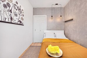 Comfort Apartment | 3 bedrooms, laptop workspace, blackout curtains, iron/ironing board - Lumina 4-room apartment in Center (Warsaw)