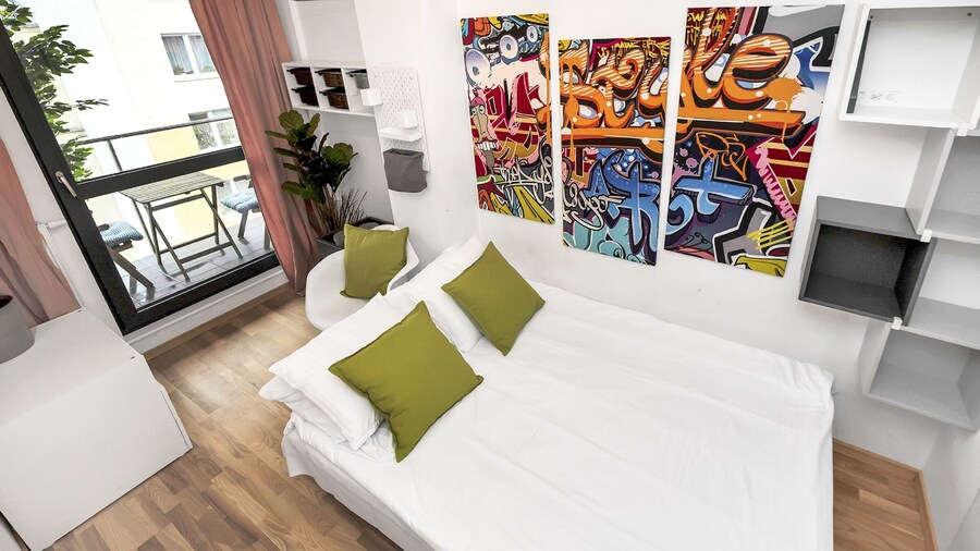Lumina 4-room apartment in Center